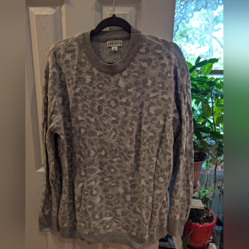 Ava and Viv Grey Leopard Print Sweater, 2X